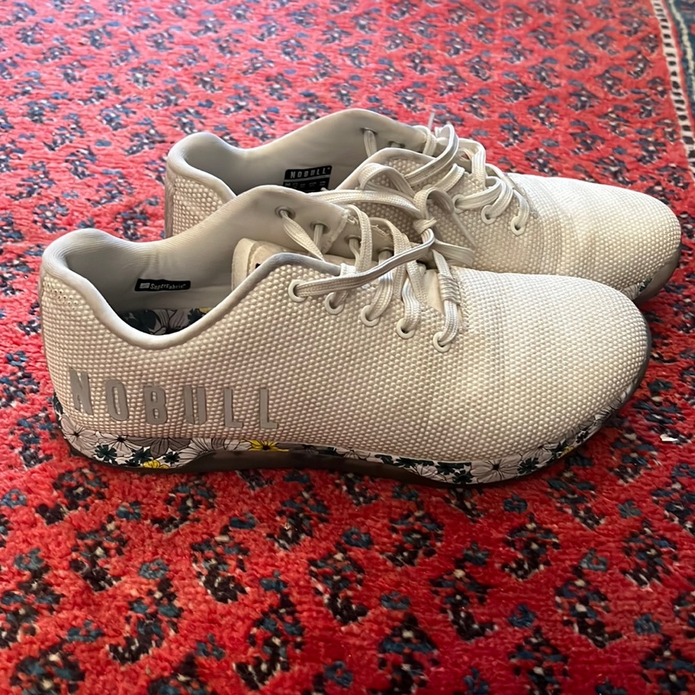 Nobull flower-sole trainers size 11.5